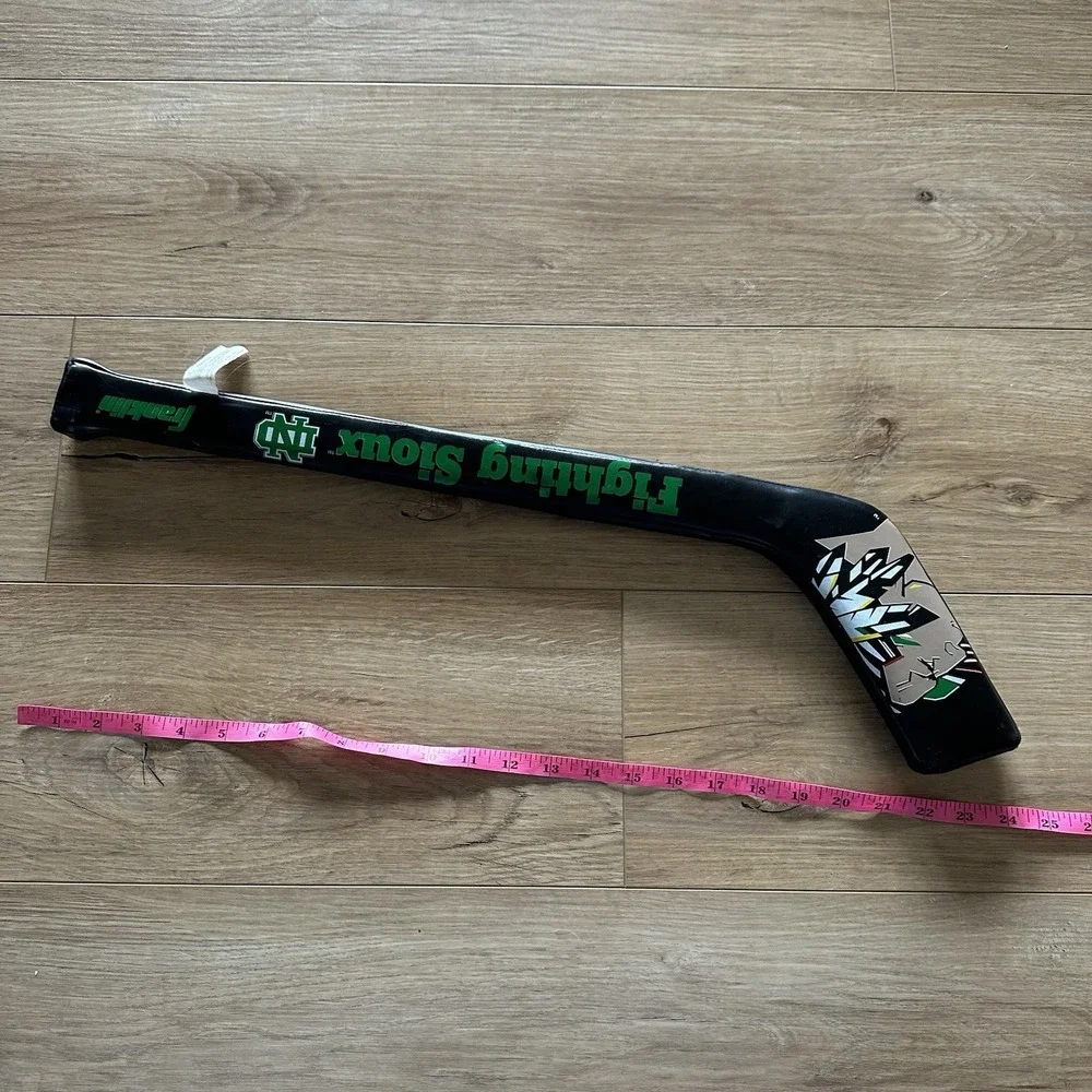 VINTAGE UND Fighting Sioux North Dakota Kids Floor Hockey Stick Collectible Soft